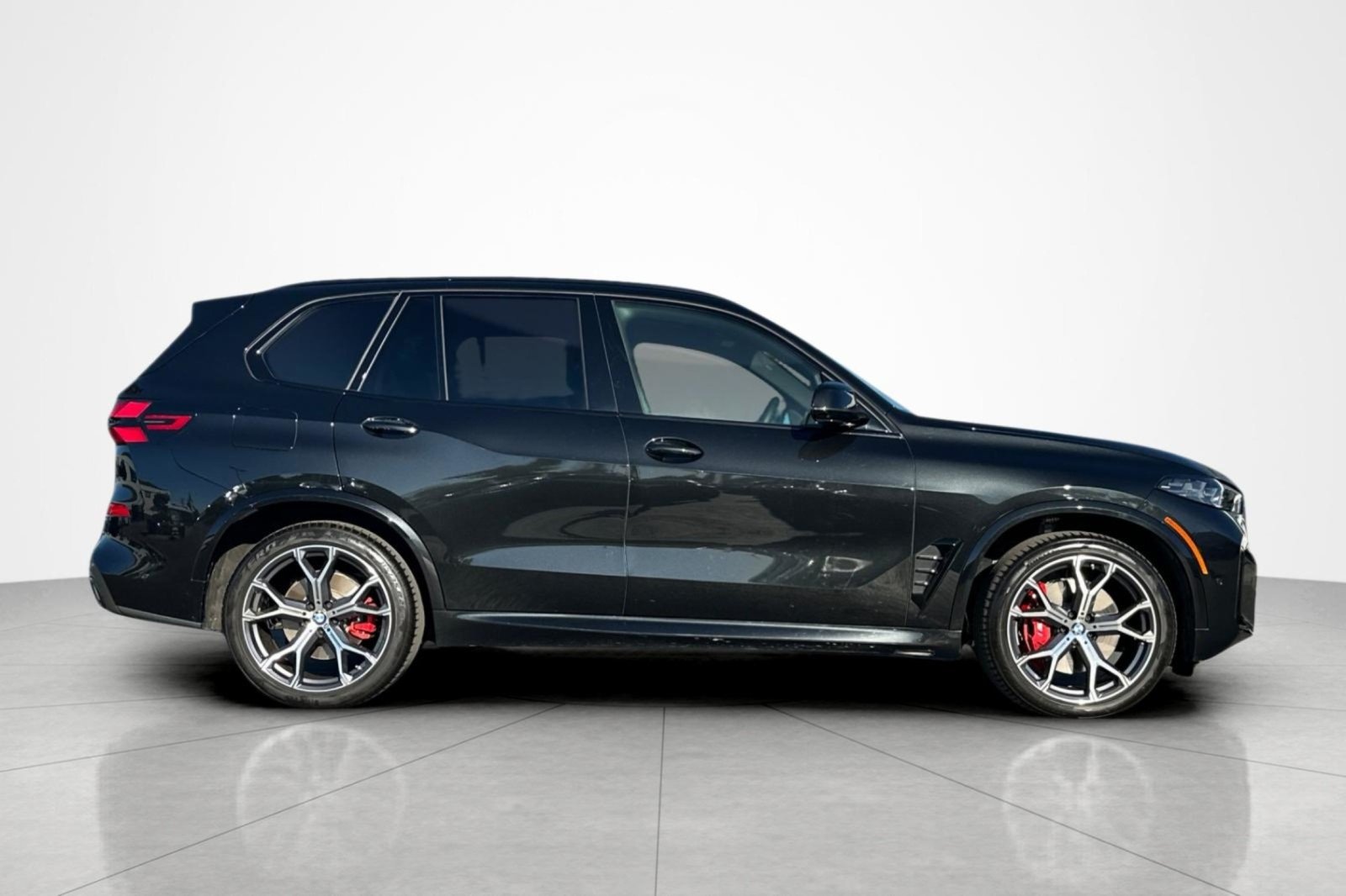 Used 2024 Black Sapphire Metallic BMW sDrive40i image 6