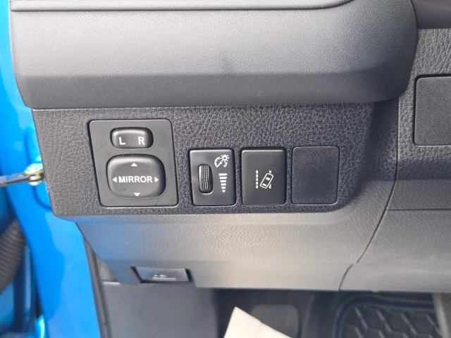 Used 2018 Blue Toyota LE image 27