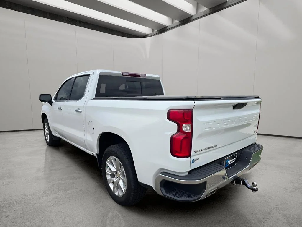 Used 2022 Summit White Chevrolet LTZ image 3