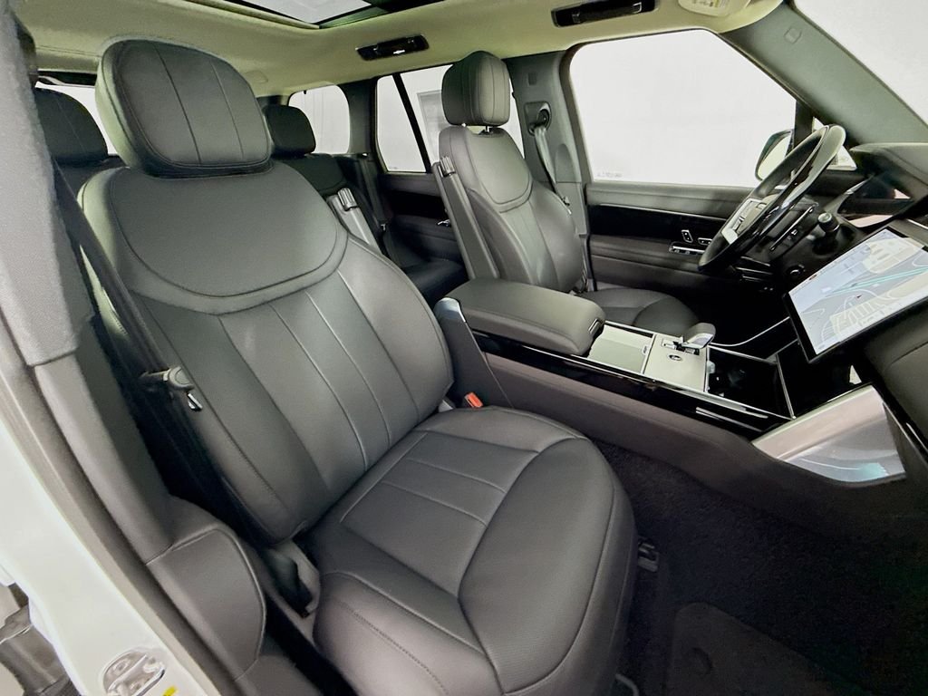 New 2025 Fuji White Land Rover SE image 30