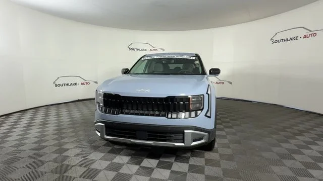 New 2027 Pale Gray Kia S image 3