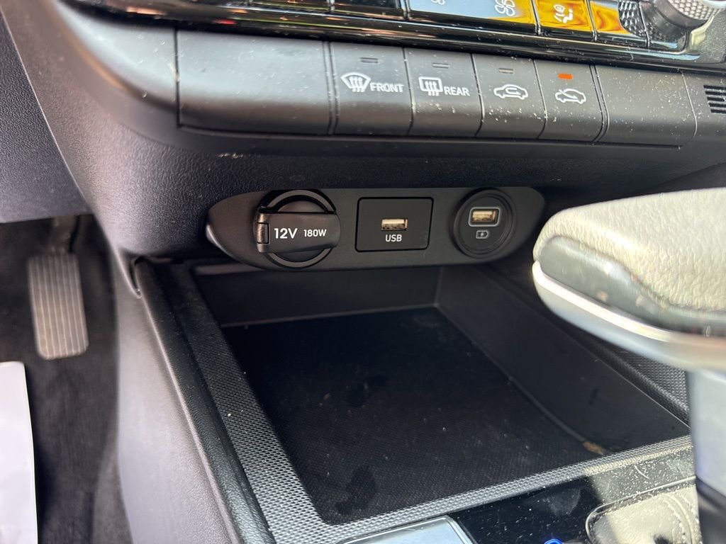 Used 2023 Black Hyundai SEL image 33