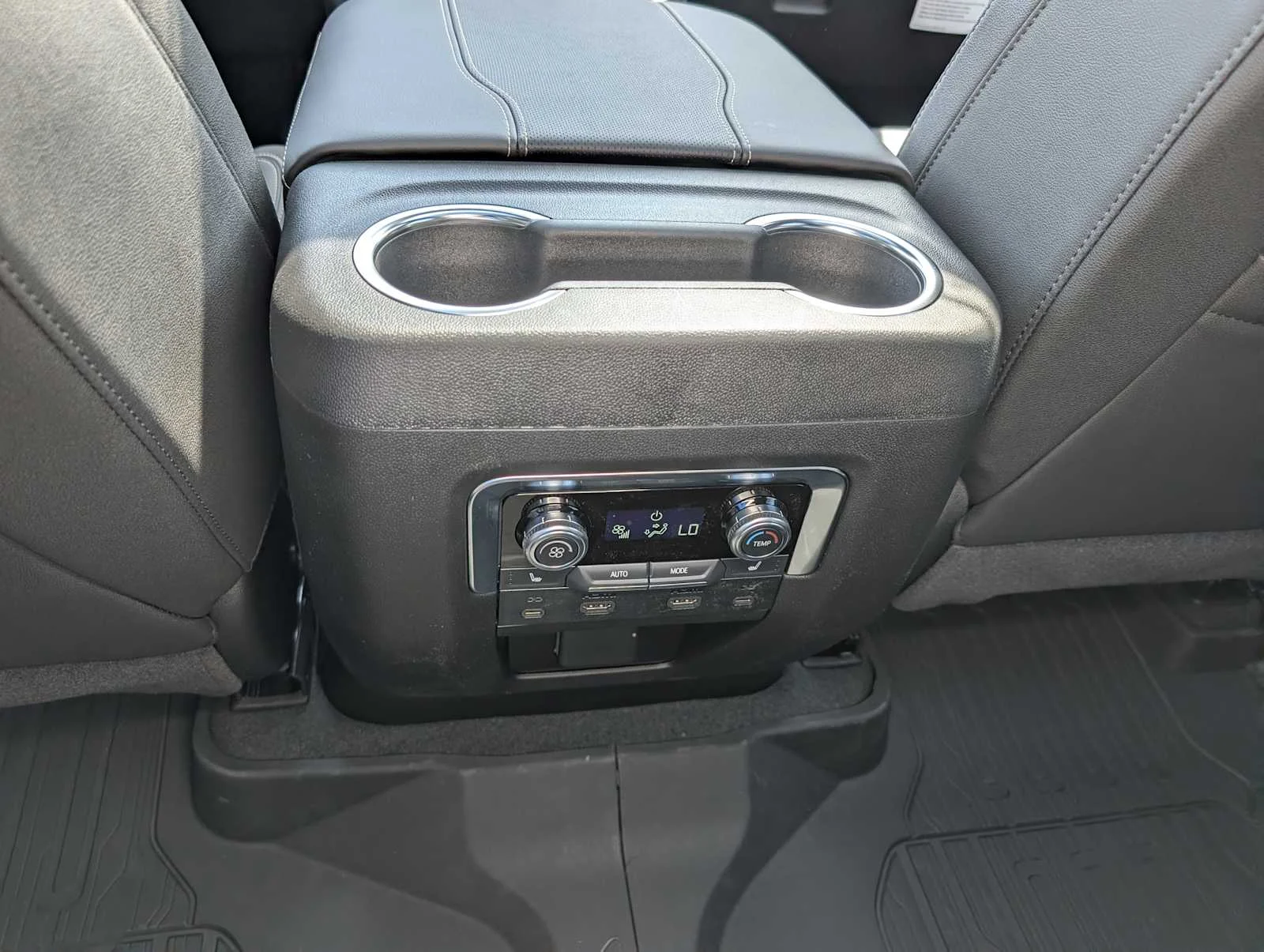 2026 GMC Yukon XL Elevation - Photo 17