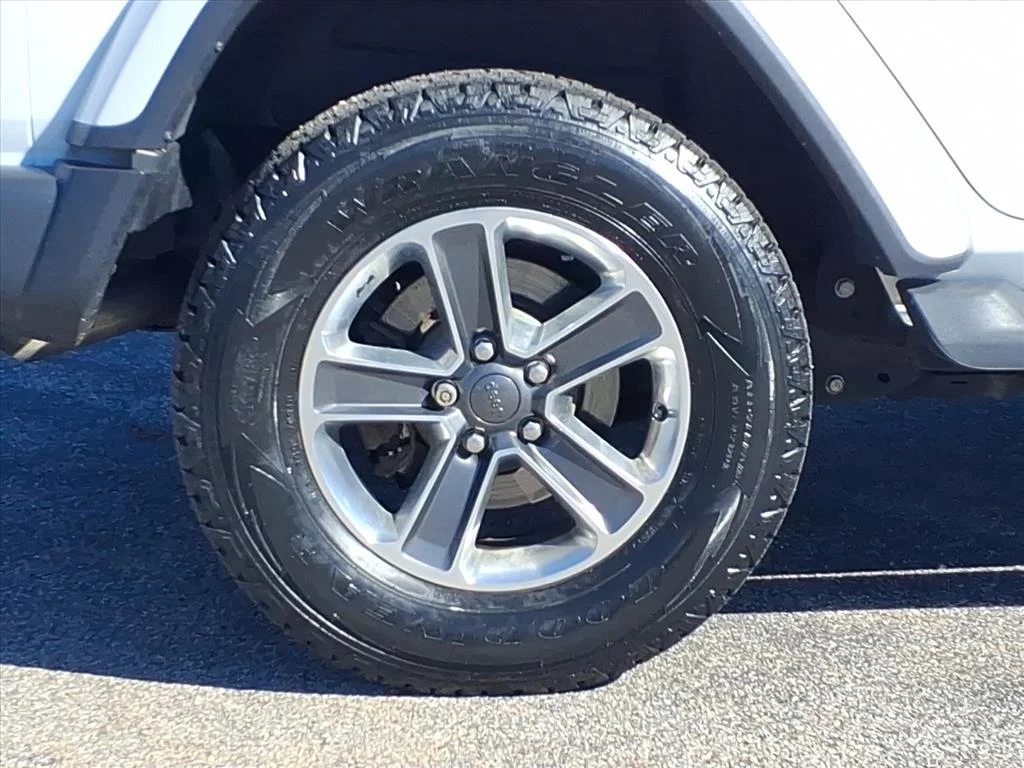 Used 2019 White Jeep Sahara 4x4 image 3