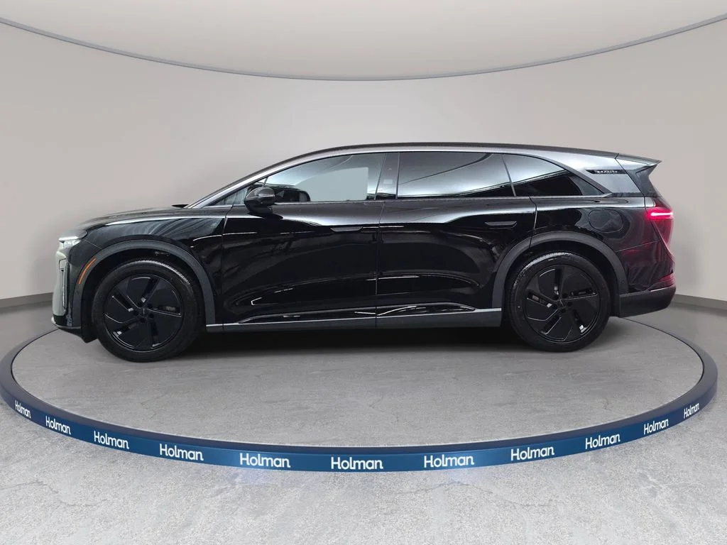 Used 2026 Abyss Black Lucid Grand Touring image 9