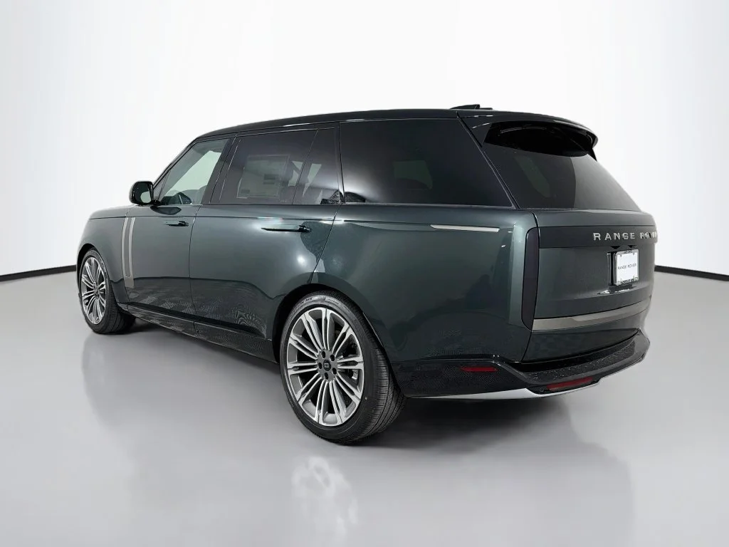 New 2027 Belgravia Green LAND ROVER  image 7