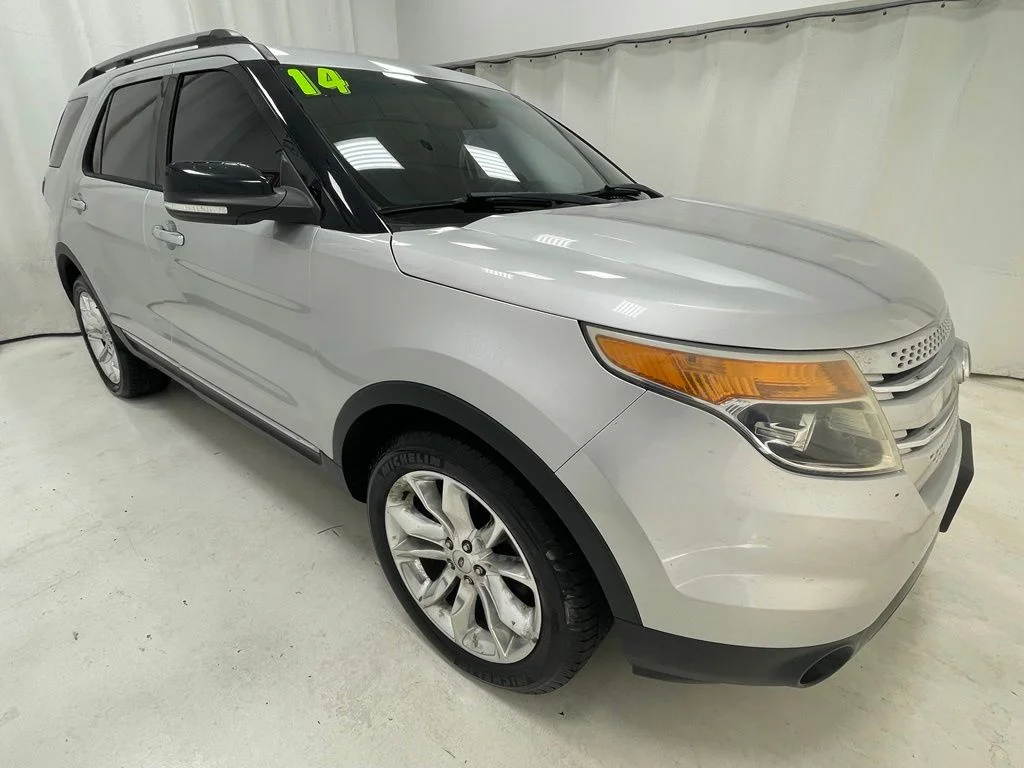Used 2014 Silver Ford XLT image 3