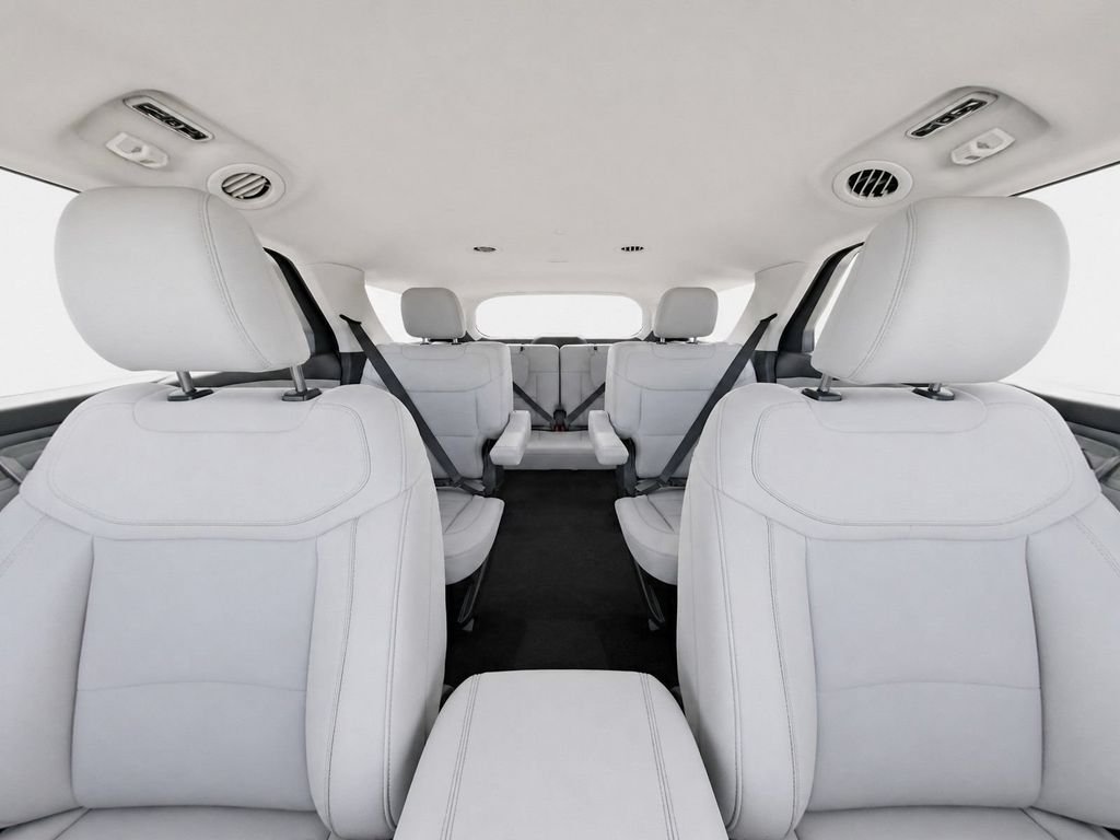 New 2026 Star White Metallic Tri-Coat Ford Active image 15