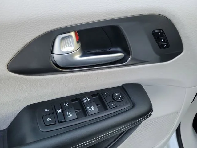 2024 Chrysler Pacifica Touring L - Photo 22