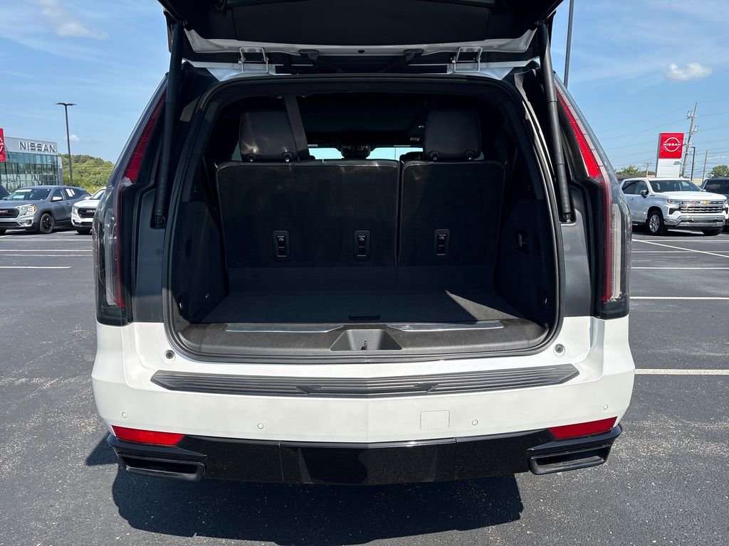 Used 2022 White Cadillac Sport Platinum image 9