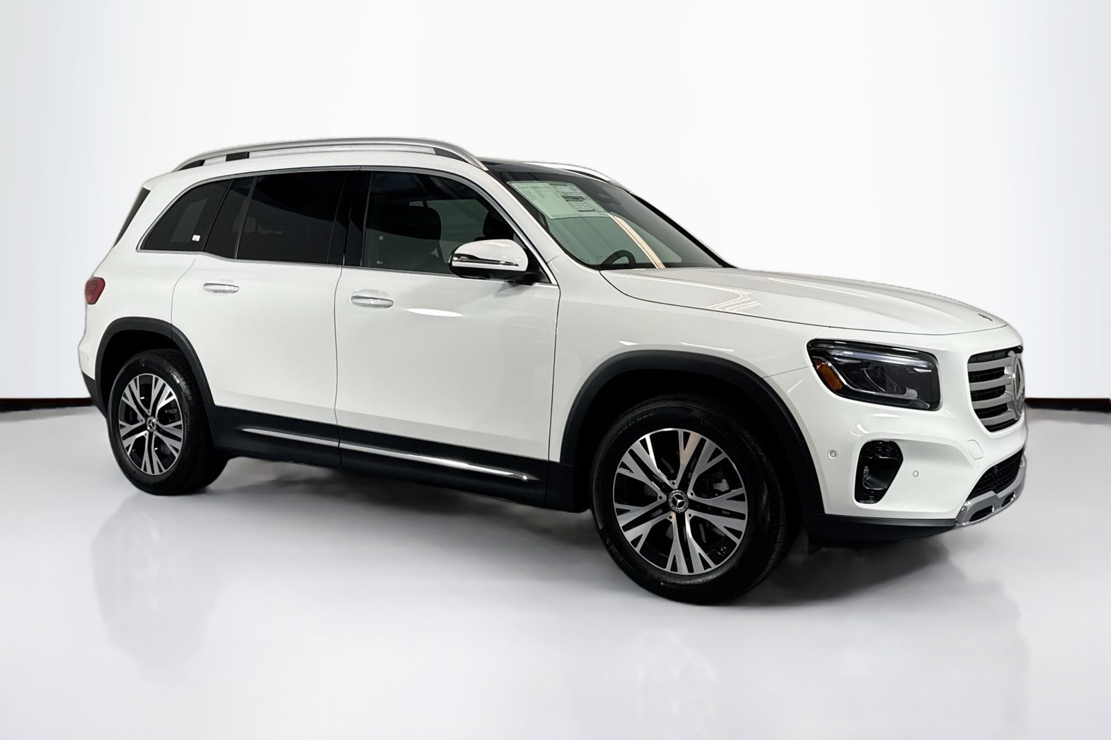 New 2026 Polar White Mercedes-Benz GLB 250 image 3