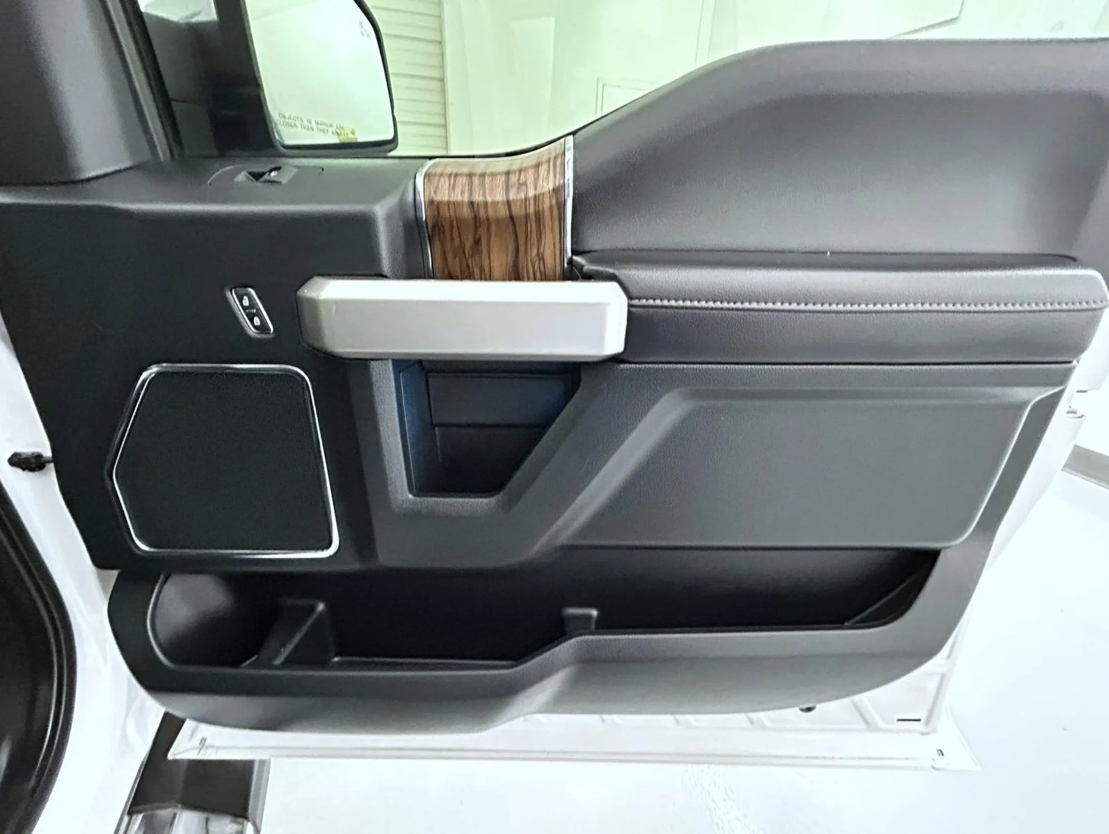 Used 2020 White Ford Lariat image 16