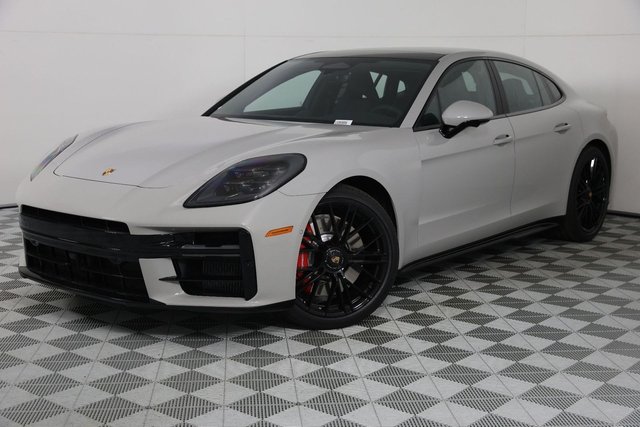 2026 Porsche Panamera GTS