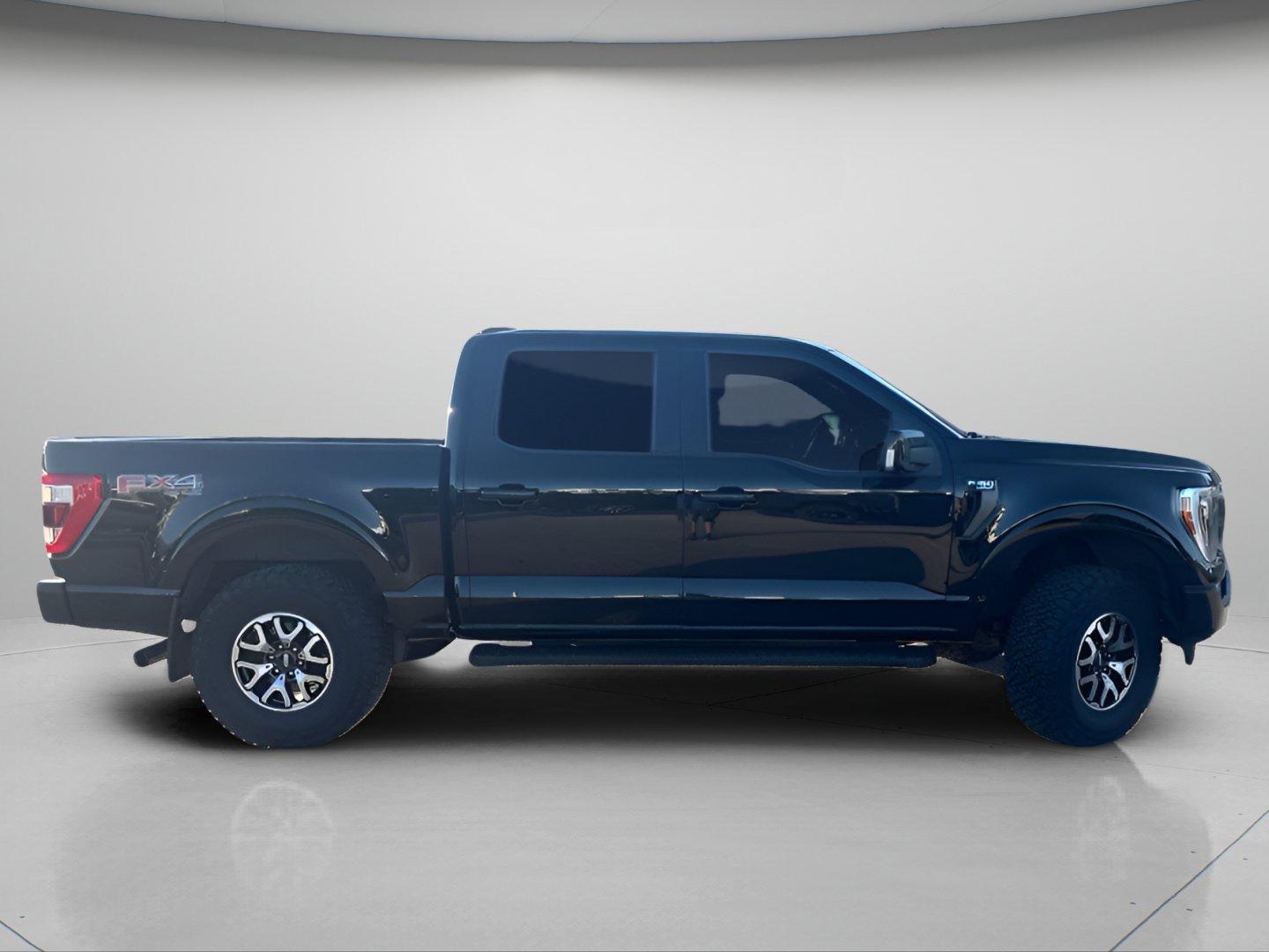Used 2021 Agate Black Metallic Ford Lariat image 4