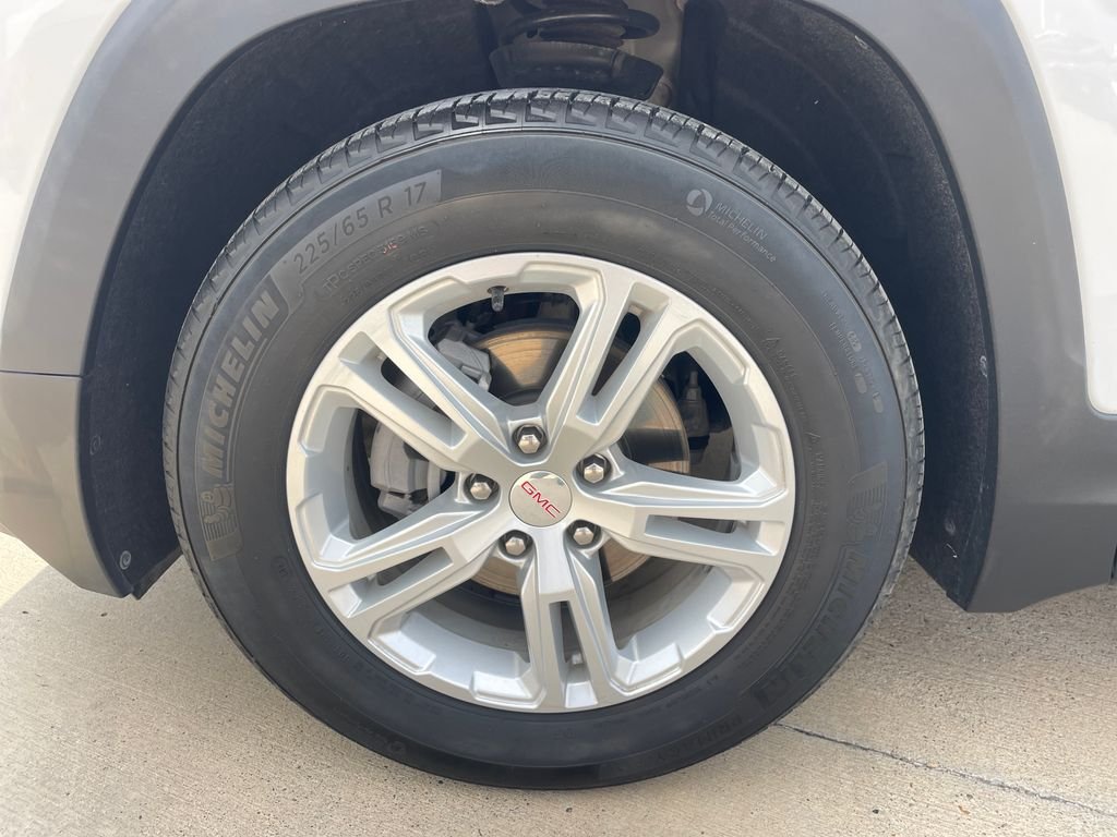 Used 2024 White GMC SLE image 27