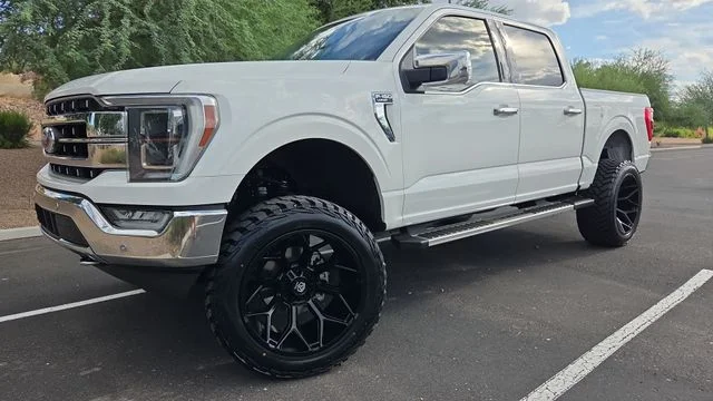 Used 2023 White Ford Lariat image 34