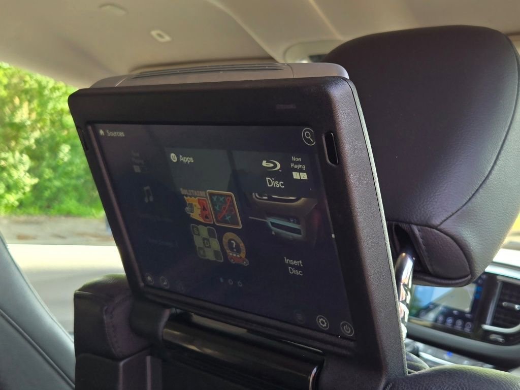Used 2018 Gray Chrysler Touring L Plus image 10