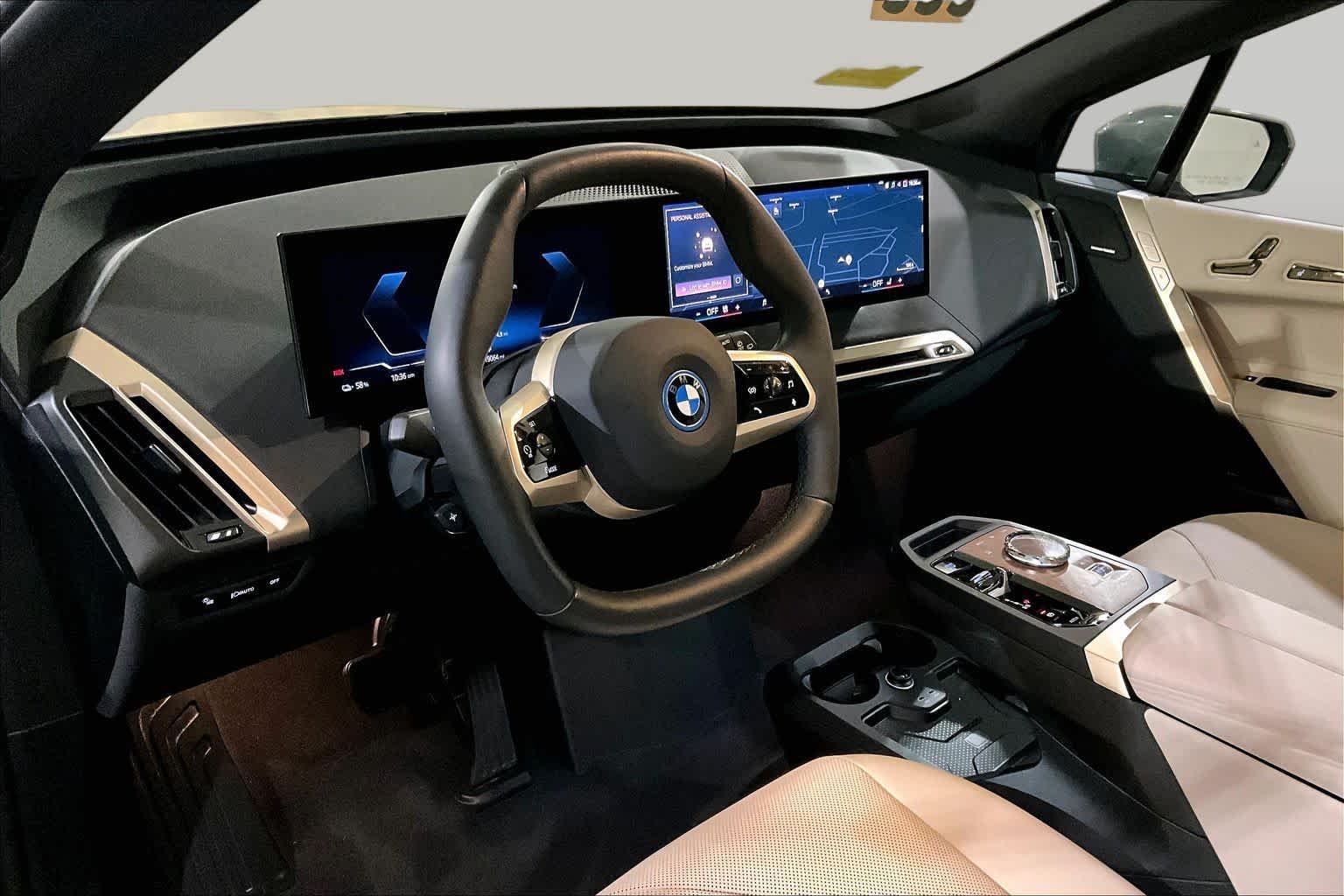 Used 2025  BMW xDrive50 image 17