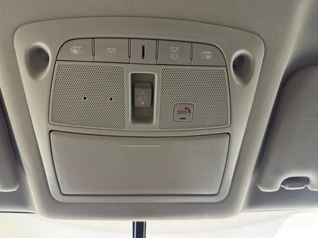 Used 2018 White Nissan 2.5 SL image 14