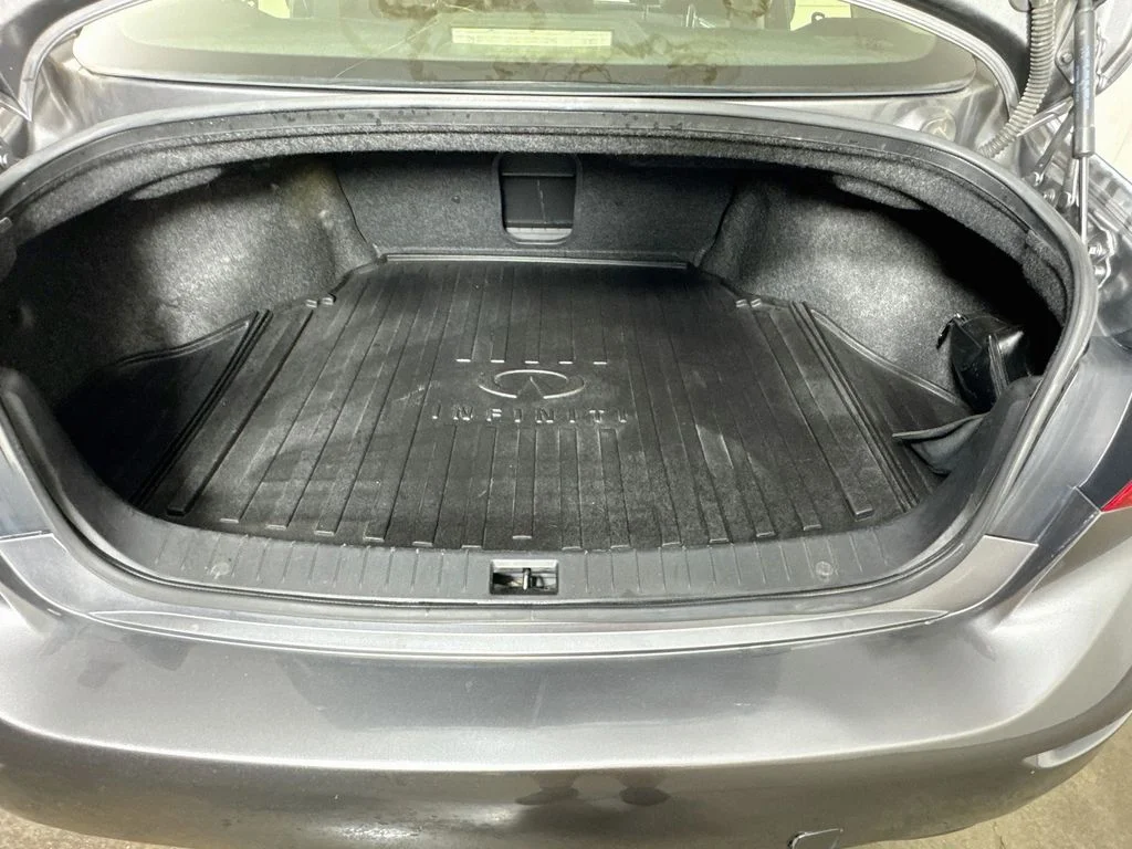 Used 2015 Gray INFINITI Sport image 33