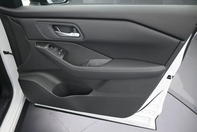New 2026 Everest White Pearl TriCoat Nissan SV image 11