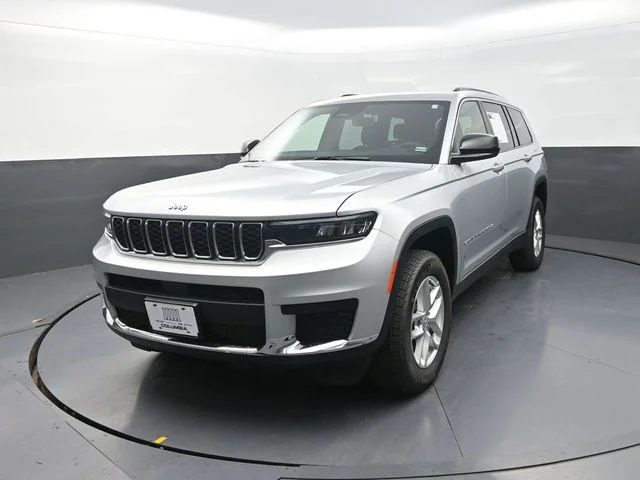 Used 2025 Silver Jeep Laredo image 5