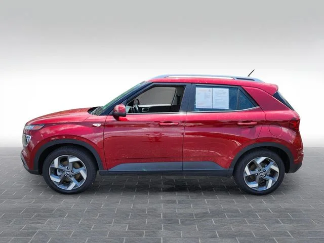 Used 2024 Red Hyundai SEL image 4