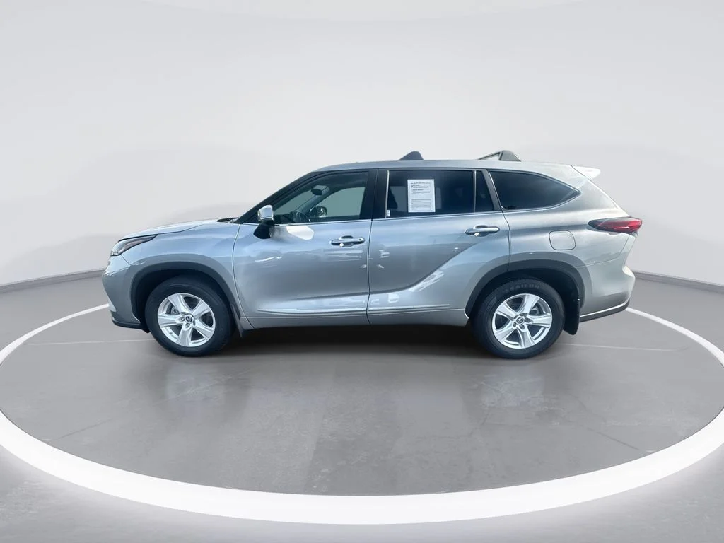 Used 2023 Silver Toyota LE image 5