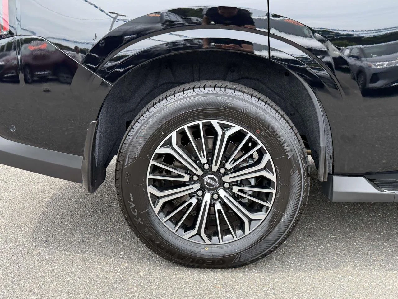Used 2025 Super Black Nissan SL 4WD image 9