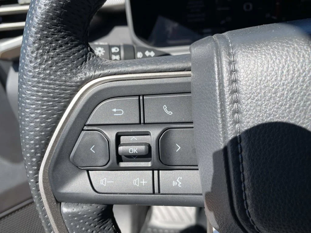 Used 2025  Toyota Limited image 19