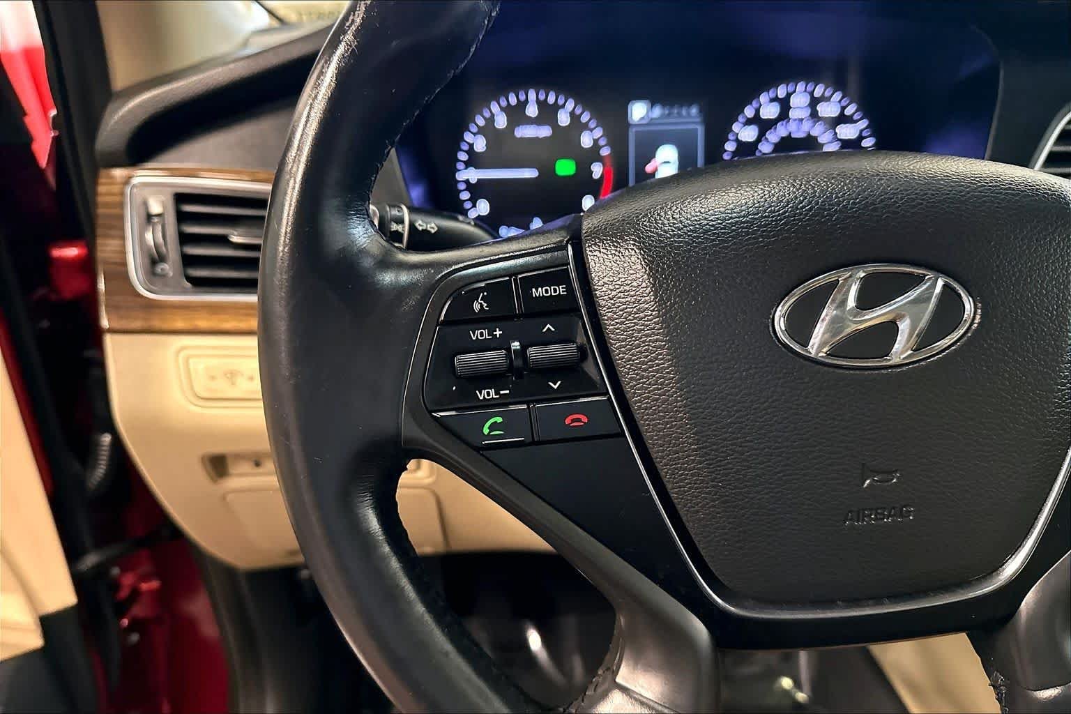 Used 2016 Venetian Red Hyundai 2.4L Limited image 24