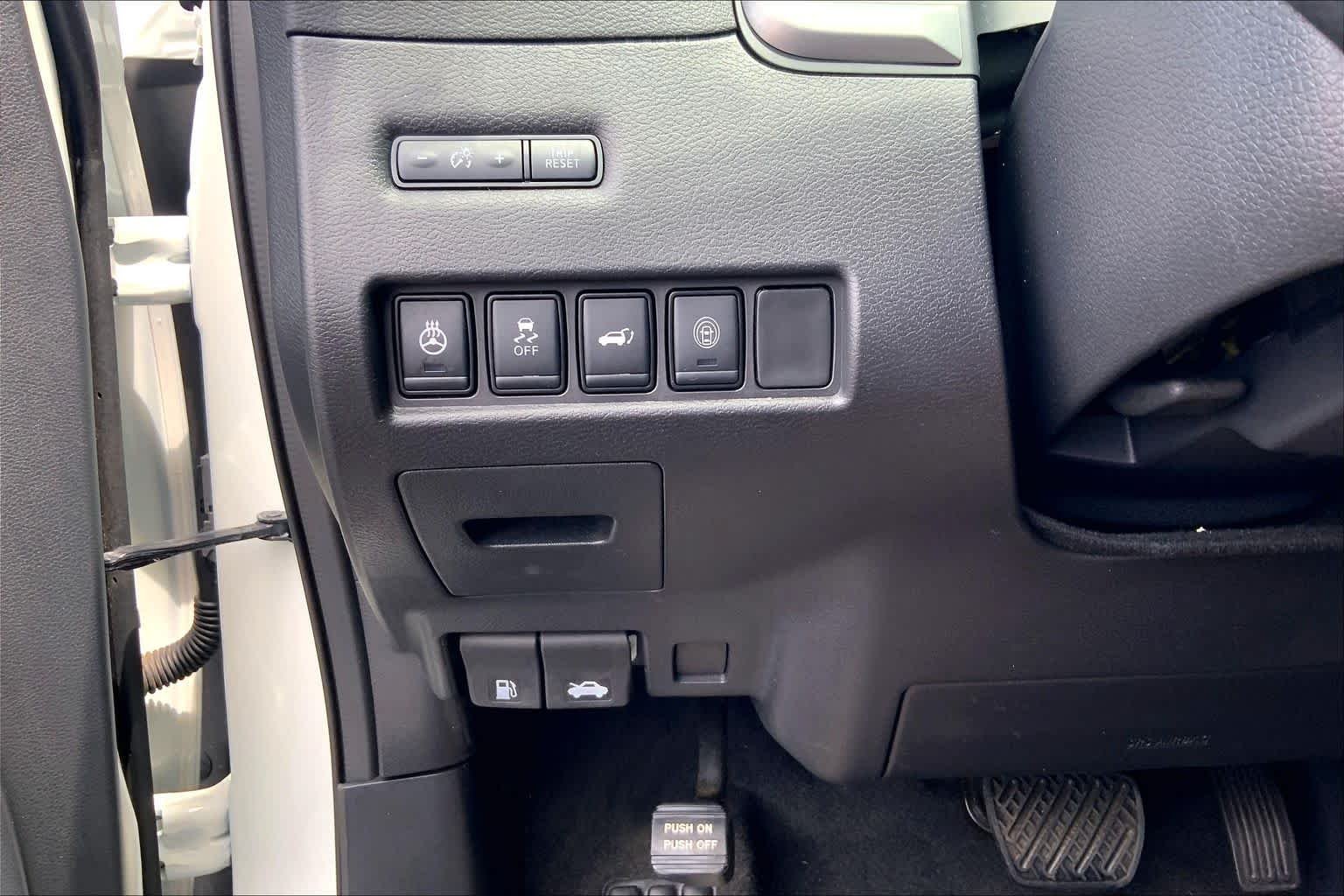 Used 2024 Pearl White Tricoat Nissan SL image 35
