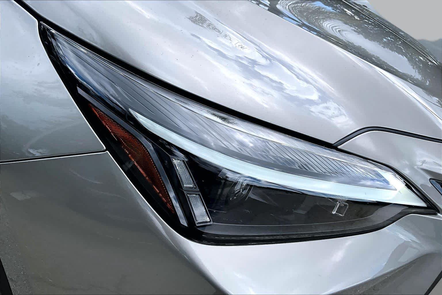 Used 2024 Atomic Silver Lexus Premium image 28