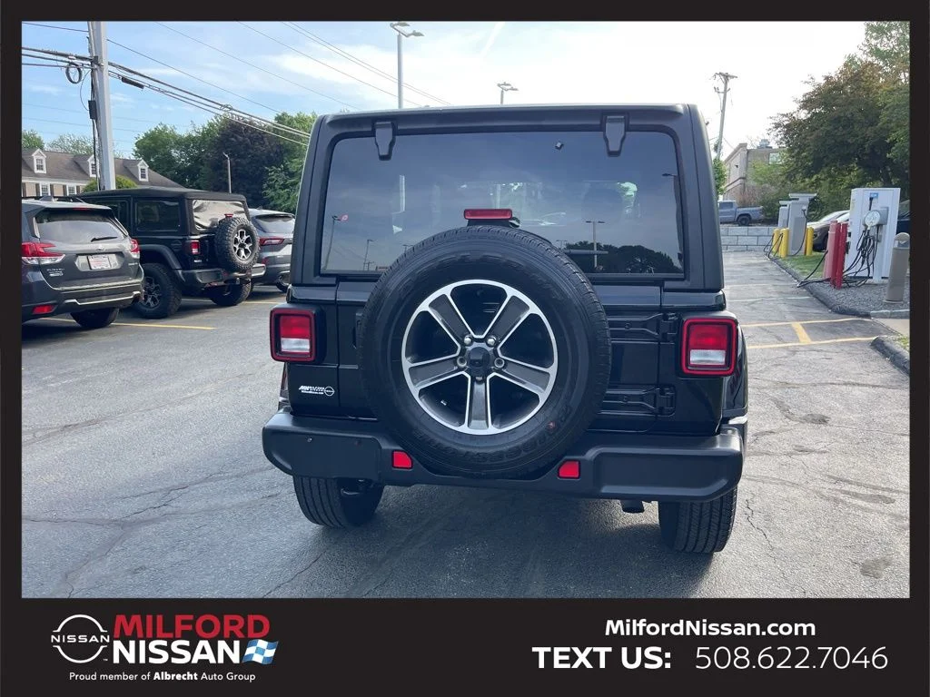 Used 2023 Black Jeep Sahara image 4