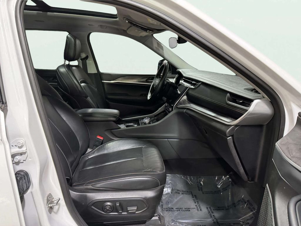 Used 2022 White/off-white Jeep Limited image 28