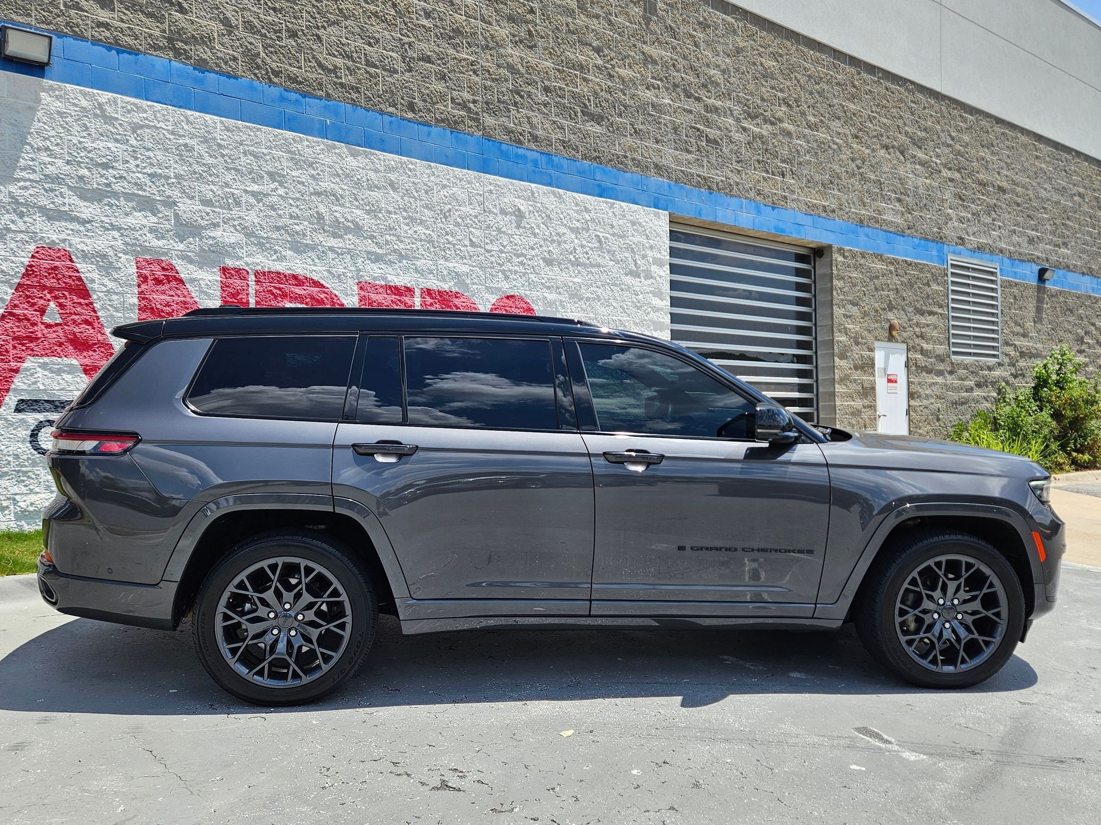 Used 2023 Baltic Gray Metallic Clearcoat Jeep Summit image 8