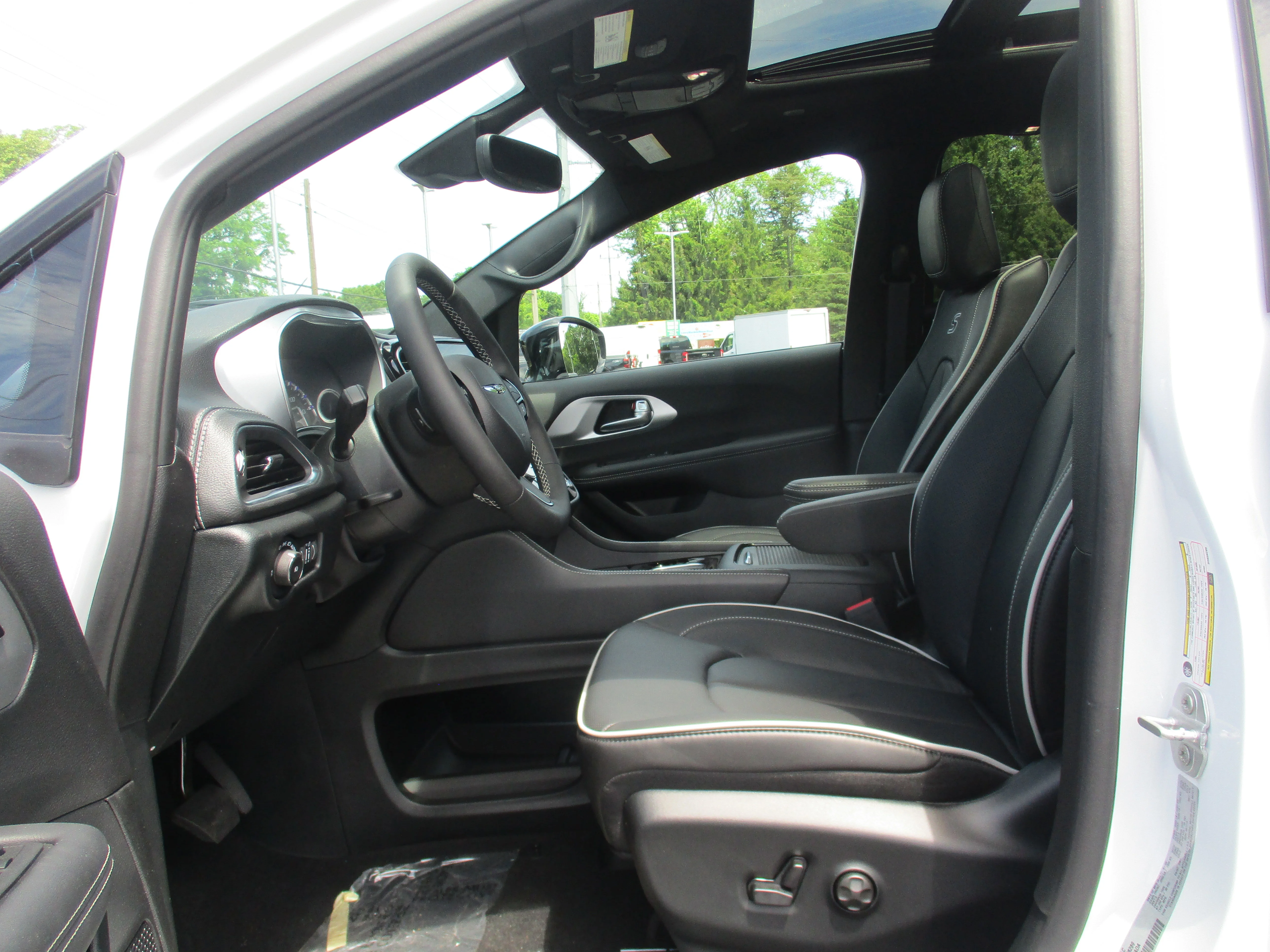 2025 Chrysler Pacifica Limited - Photo 25