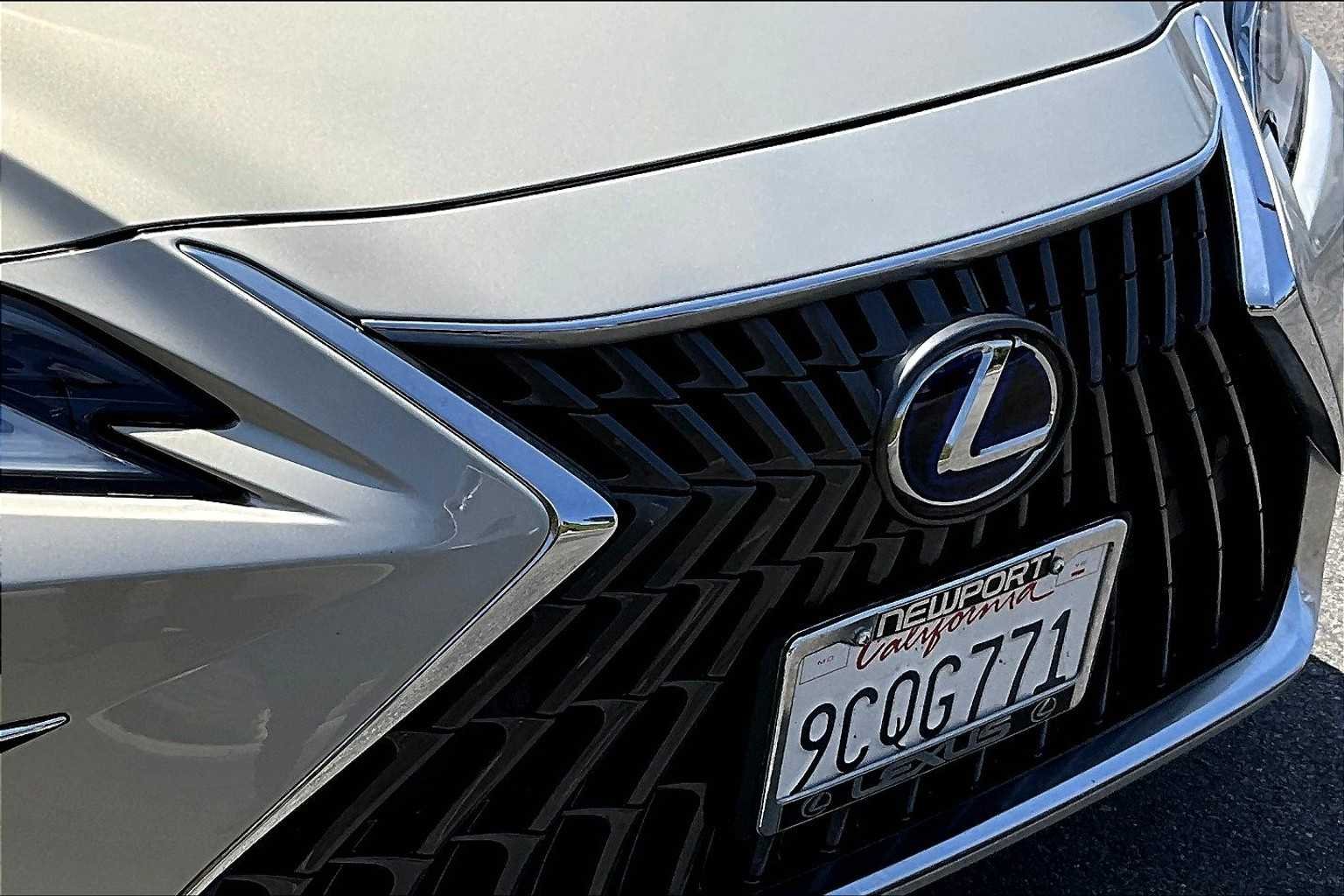 Certified Used 2022 MOONBEAM BEIGE MET. Lexus  image 28