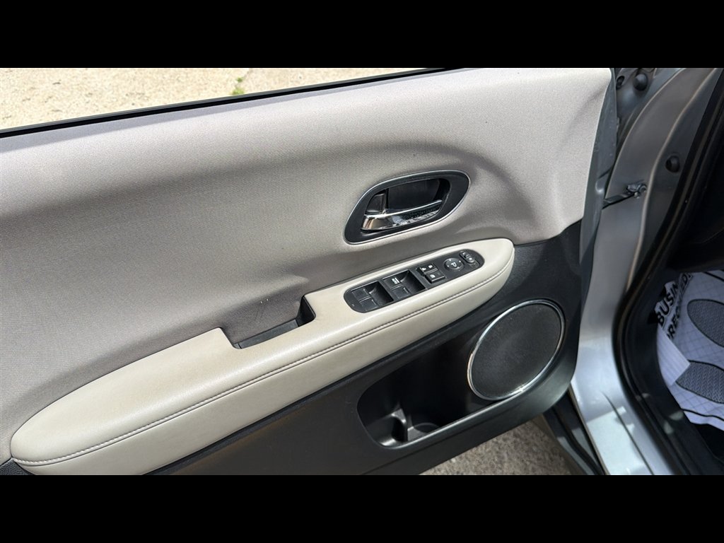 Used 2018  Honda EX image 7