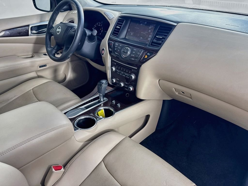 Used 2016 Pearl White Nissan Platinum image 41