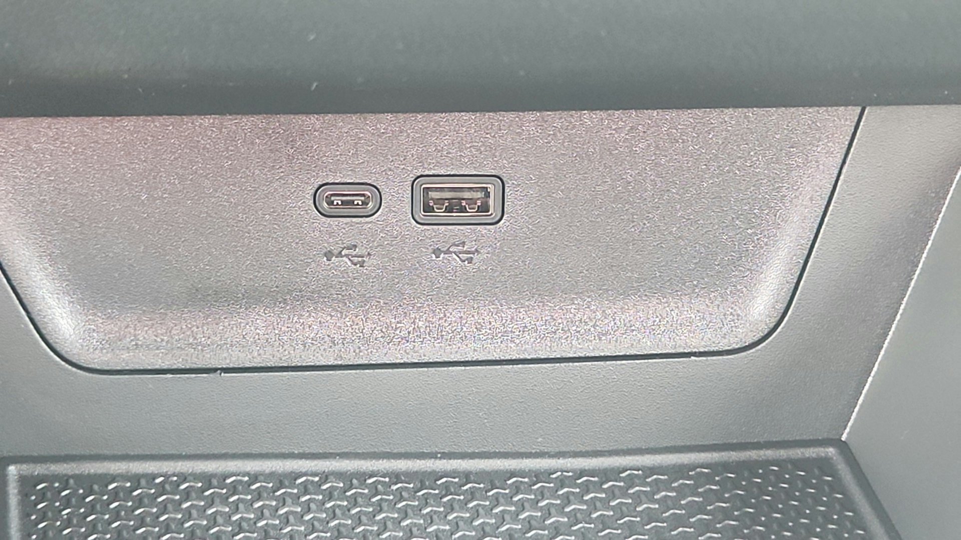 2027 Chevrolet Equinox LT - Photo 25