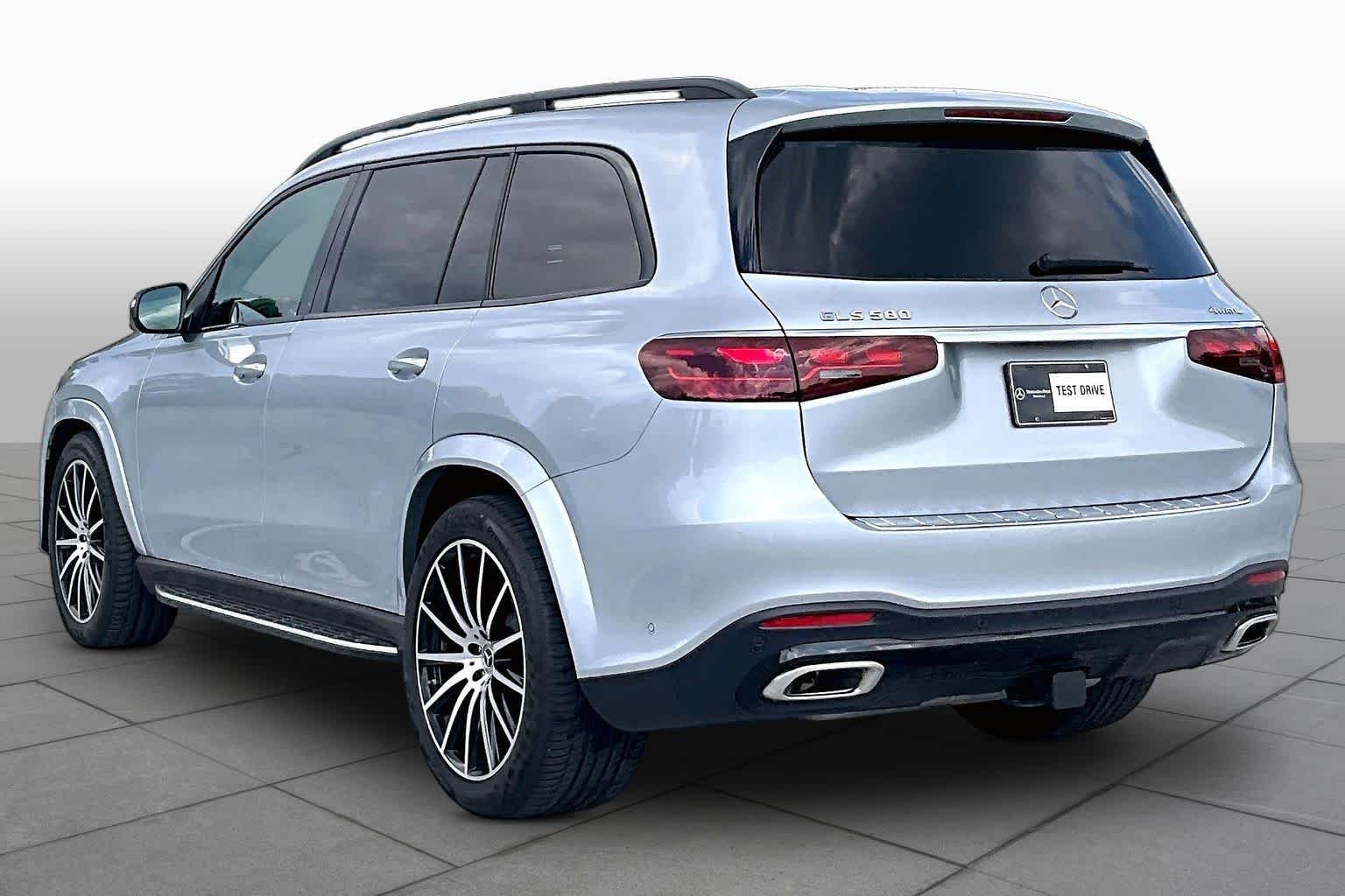 Used 2025 Cirrus Silver Metallic Mercedes-Benz GLS 580 image 12