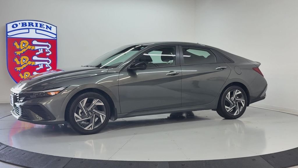 Used 2025 Gray Hyundai SEL Sport image 8