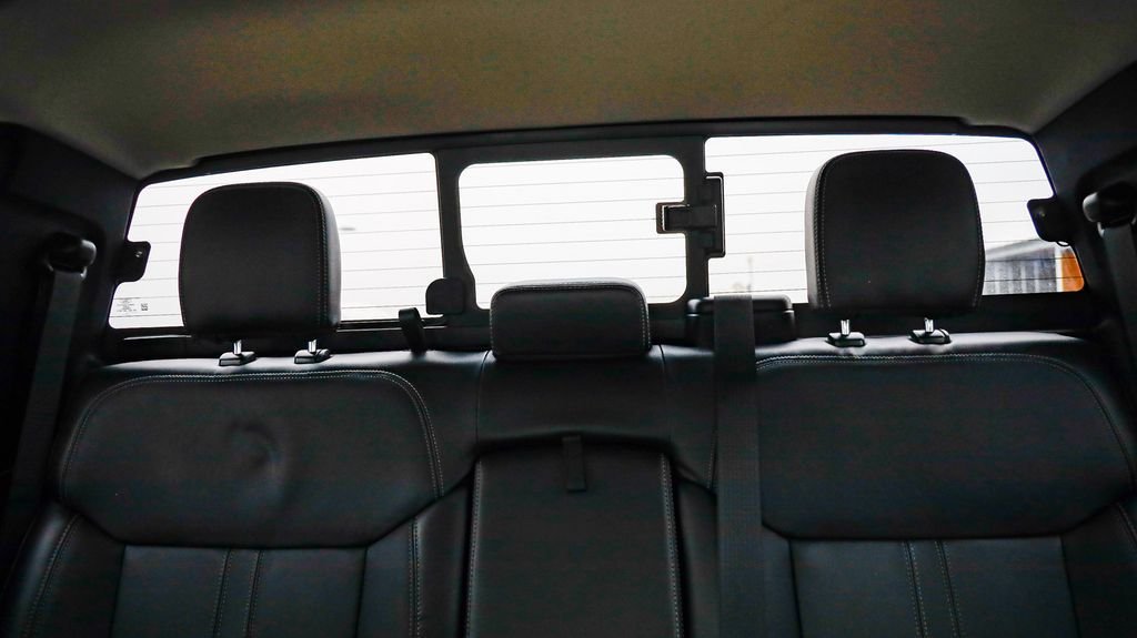 Used 2019 Oxford White Ford Lariat image 26