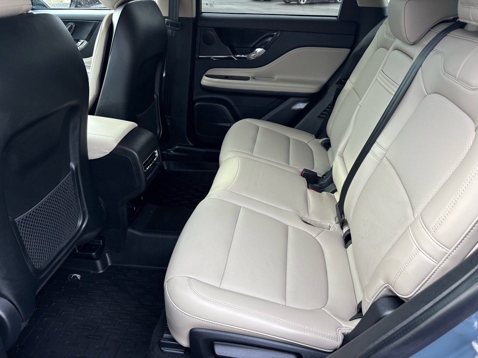 Used 2025 Whisper White Lincoln PREMIERE image 10