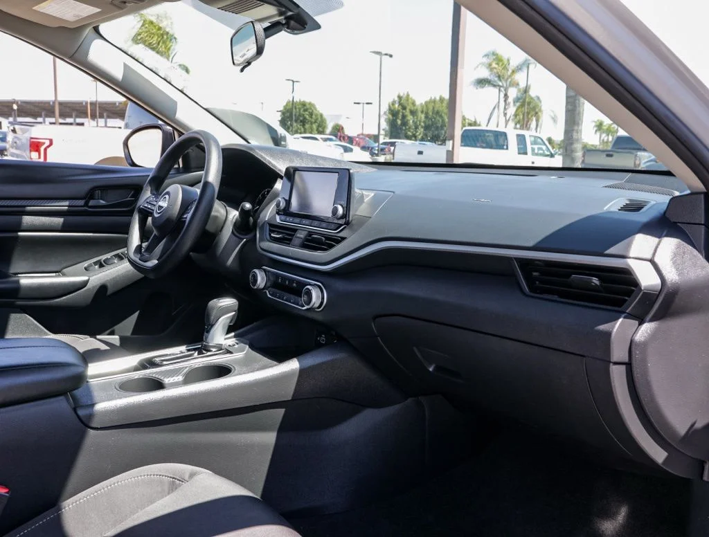 Used 2024 Silver Nissan 2.5 S image 18