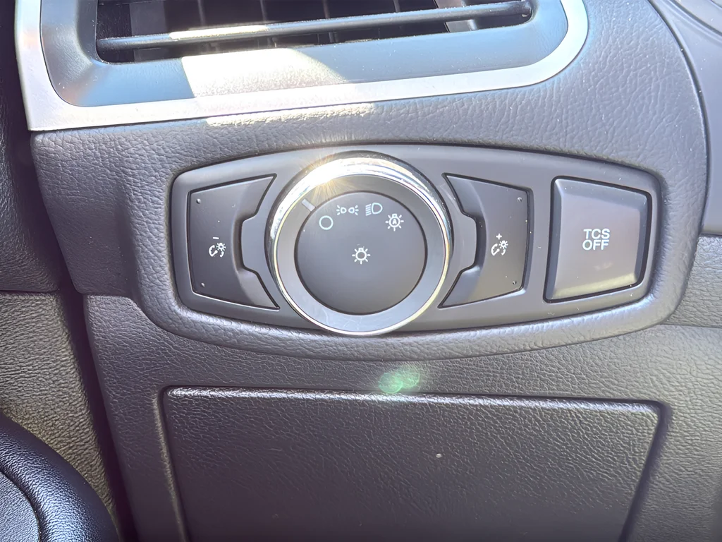 Used 2024 Gray Ford SEL image 28