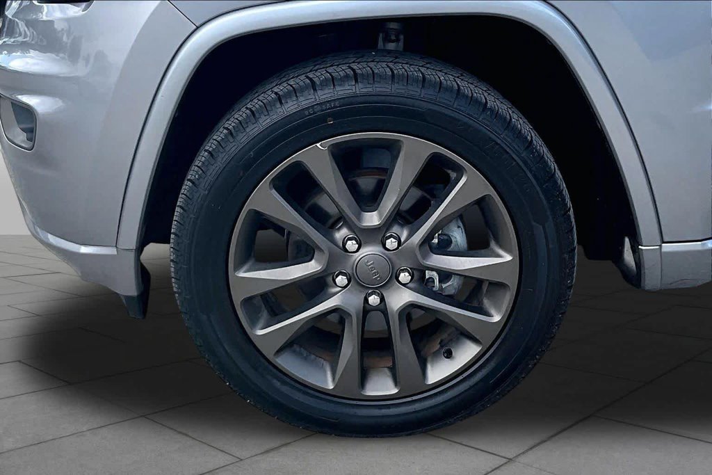 Used 2017 Silver Jeep Limited image 11