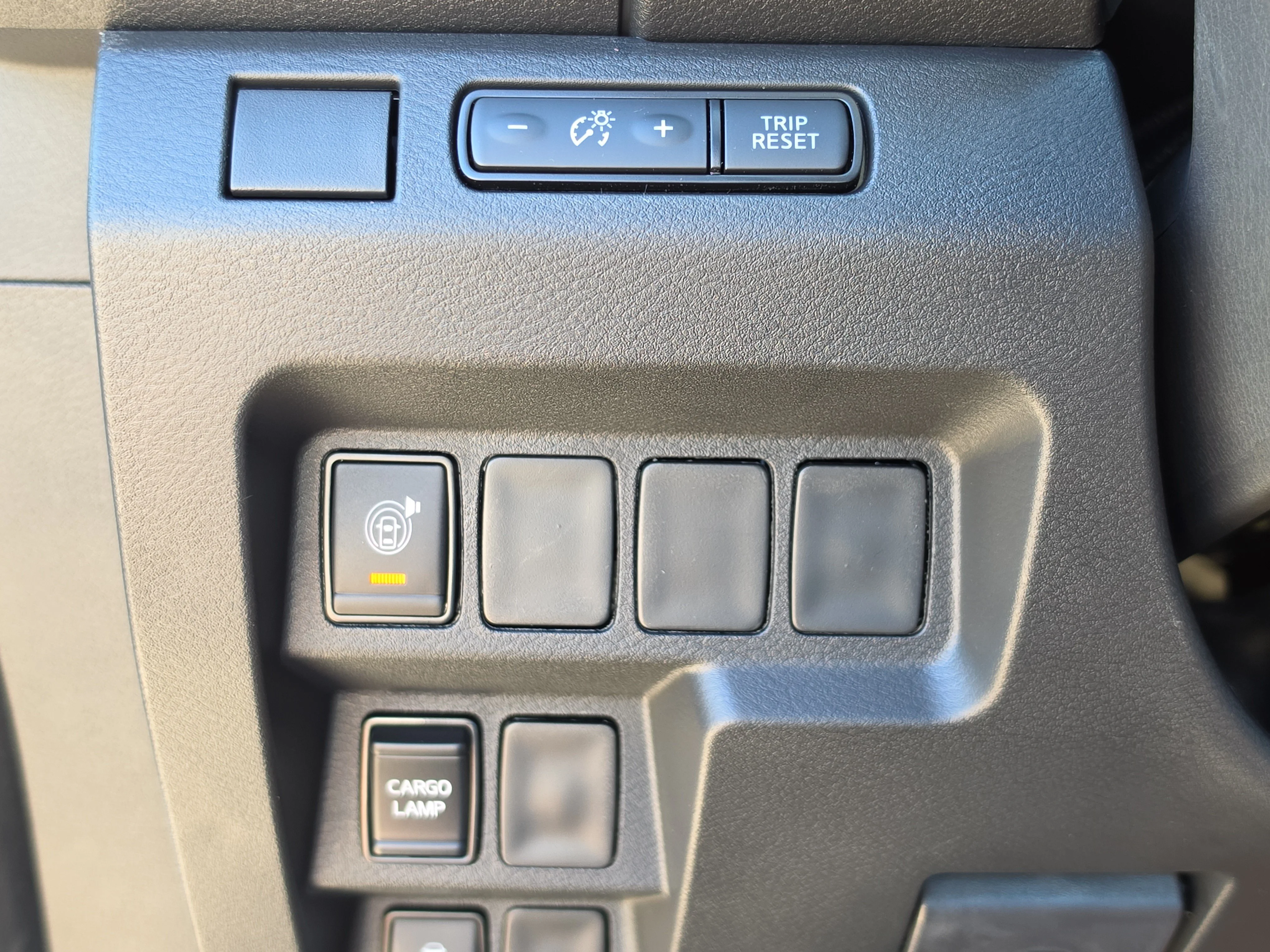New 2026 Glacier White Nissan Crew Cab SV image 27