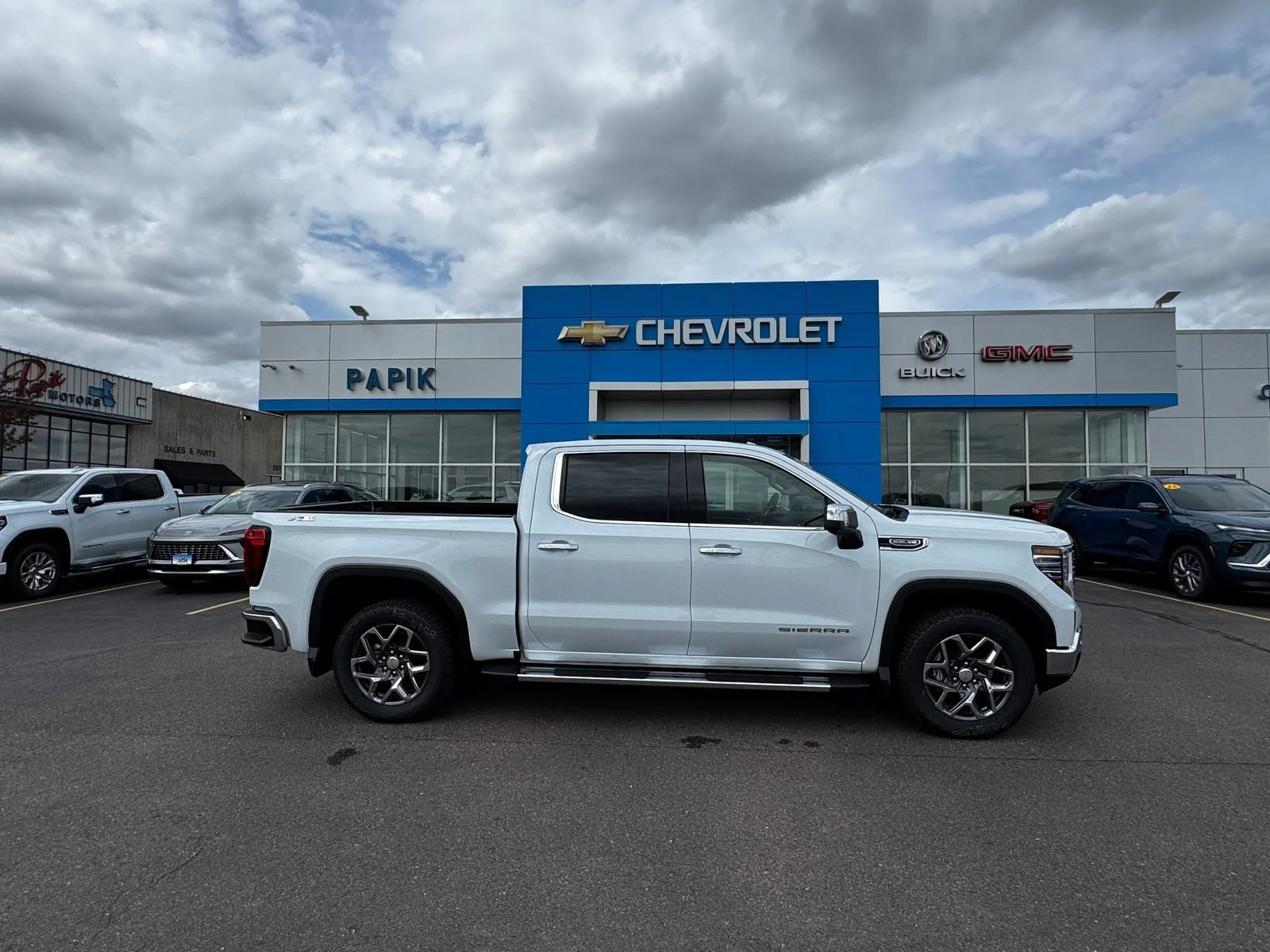 2026 GMC Sierra 4WD Crew Cab Short Box SLT's photo